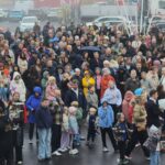 In the rain, cold and wind, a welcome crowd greets the ship